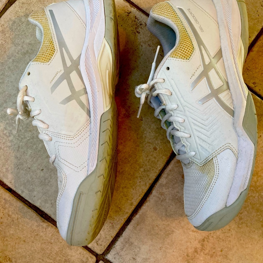 ASICS Gel Womens Tennis Shoe - size 10. Worn only 1season so in great shape!